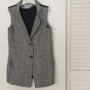 Ann Loy Original Vest color Black and white size S  NWOT.     #384